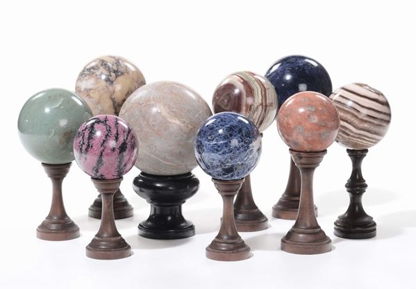 Nove sfere in marmo