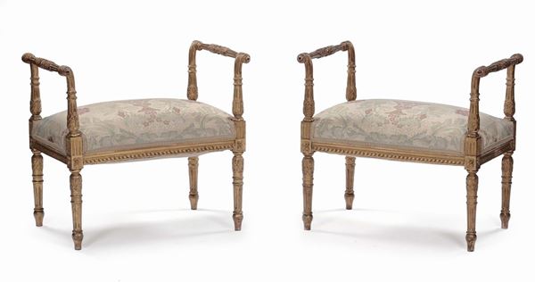 Coppia di panchetti in legno intagliato e dorato, XVIII-XIX secolo