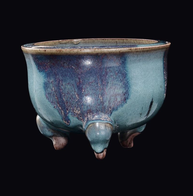 A light blu and violet flambé tripod censer, China, Qing Dynasty, 19th century  - Auction Fine Chinese Works of Art - II - Cambi Casa d'Aste
