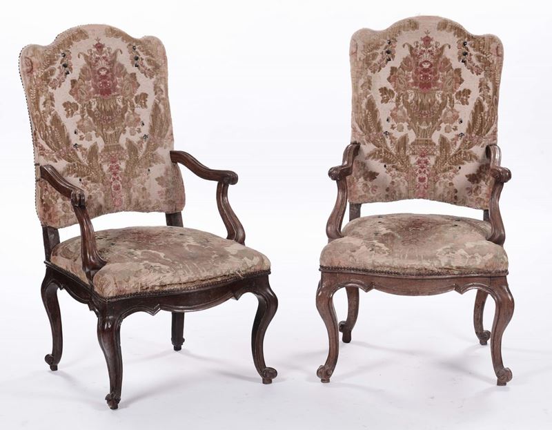 Coppia di poltrone Luigi XIV in noce,  XVIII secolo  - Asta Antiquariato, Affidamenti da raffinate dimore private - Cambi Casa d'Aste