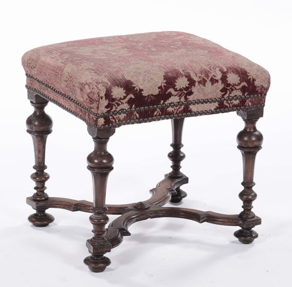 Sgabello in noce, fine XVII inizi XVIII secolo