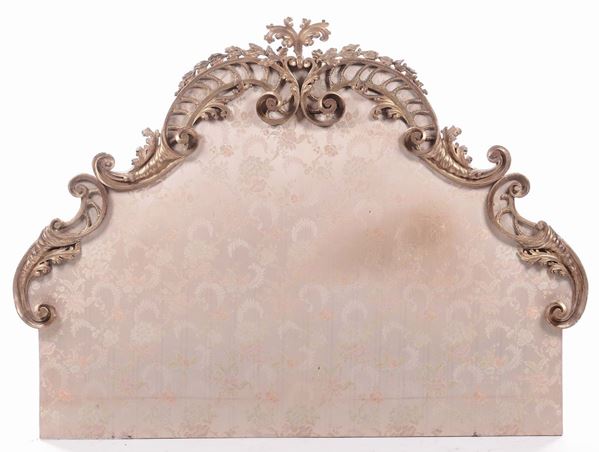 Testata di letto con fregi dorati del XVIII secolo