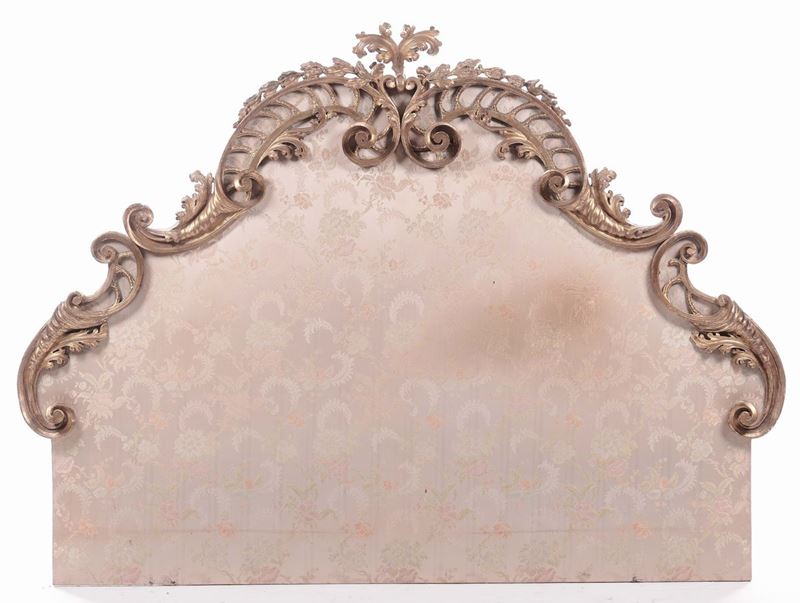 Testata di letto con fregi dorati del XVIII secolo  - Asta Antiquariato, Affidamenti da raffinate dimore private - Cambi Casa d'Aste