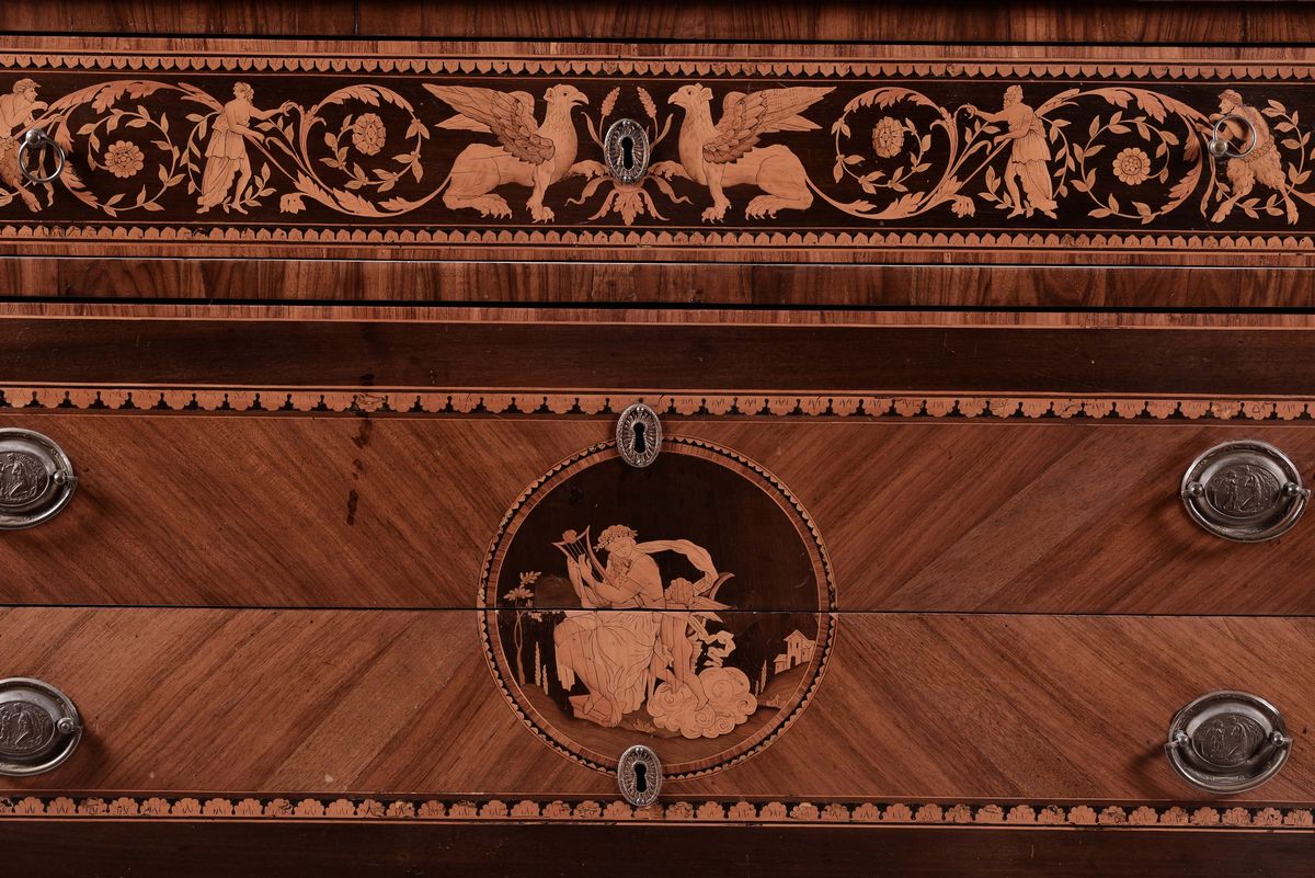 Coppia di Cassettoni Lastronati e Riccamente Intarsiati alla Maniera di Maggiolini, Lombardia XIX...