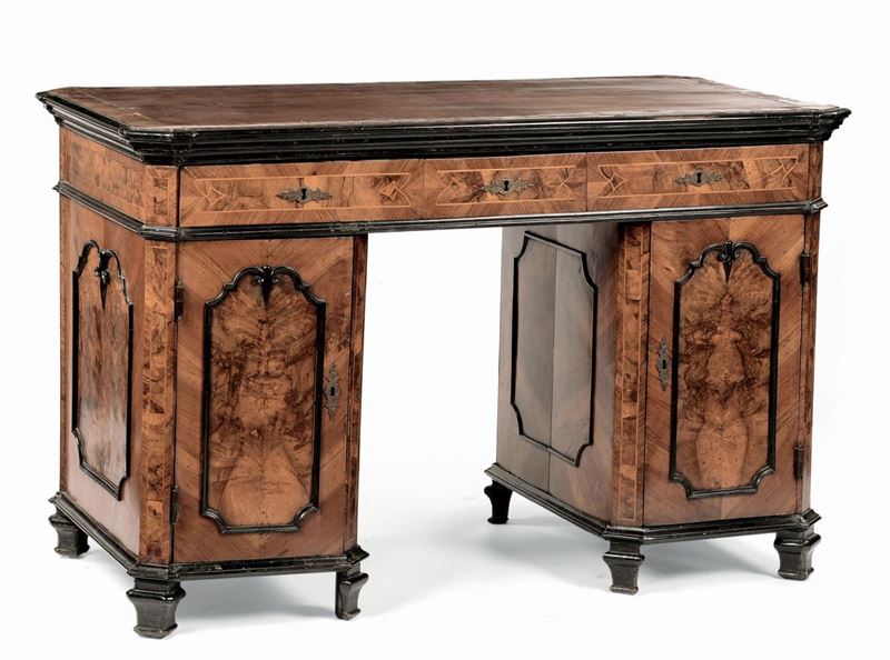 Scrivania da centro Luigi XIV, Lombardia XVIII secolo  - Auction Important Artworks and Furnitures - Cambi Casa d'Aste