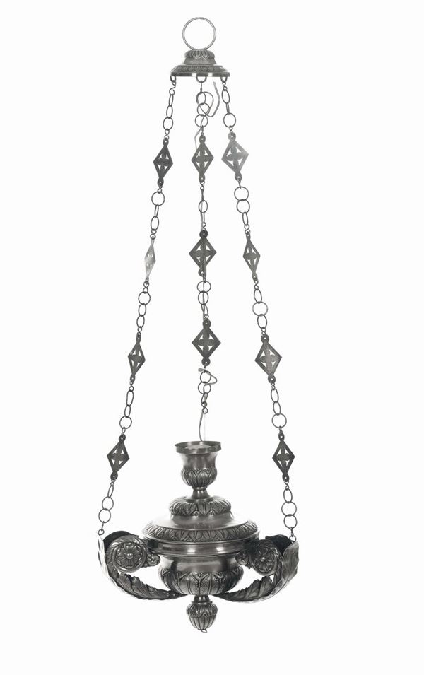 Lampada votiva in argento sbalzato, manifattura italiana del XIX secolo