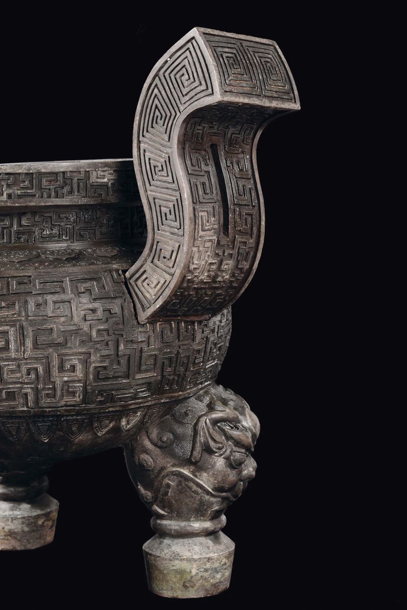 Incensiere tripode in bronzo con decoro geometrico, Cina, Dinastia Qing, periodo Qianlong (1736-1...