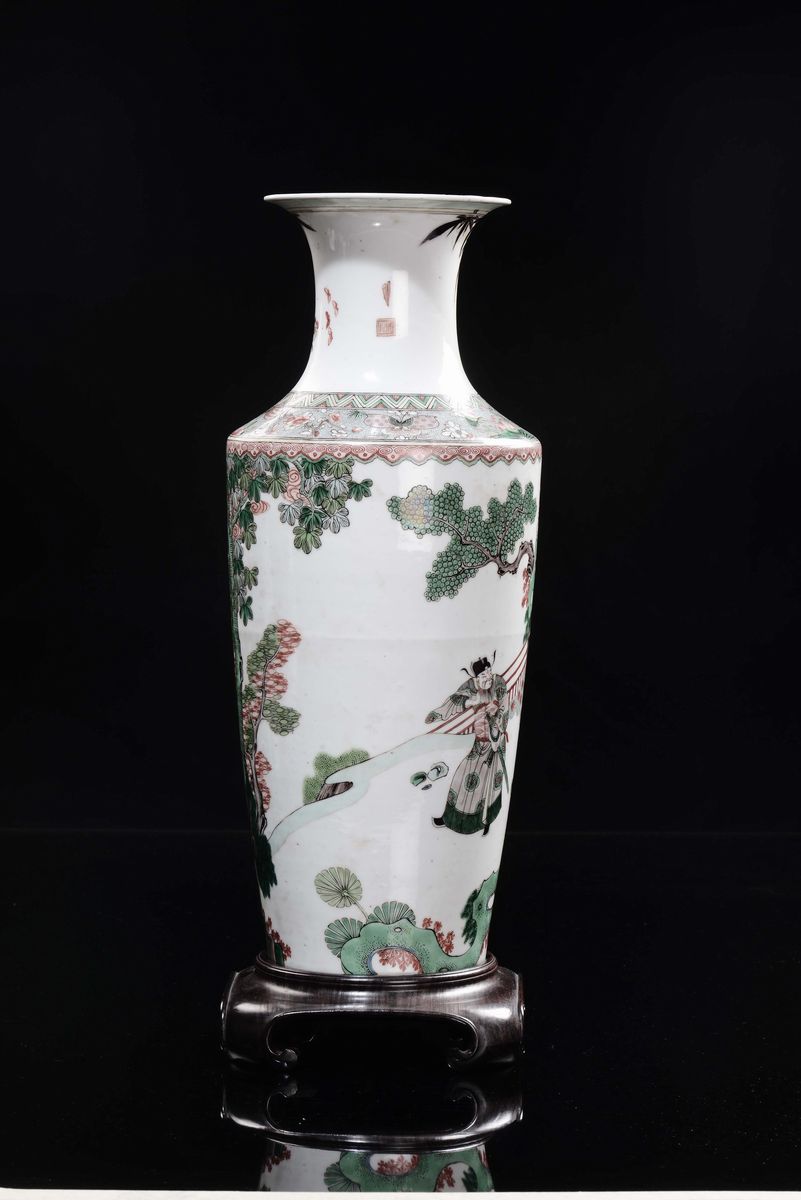 Vaso in Porcellana Policroma con Scene di Vita di Corte, Cina, Dinastia Qing, XIX Secolo