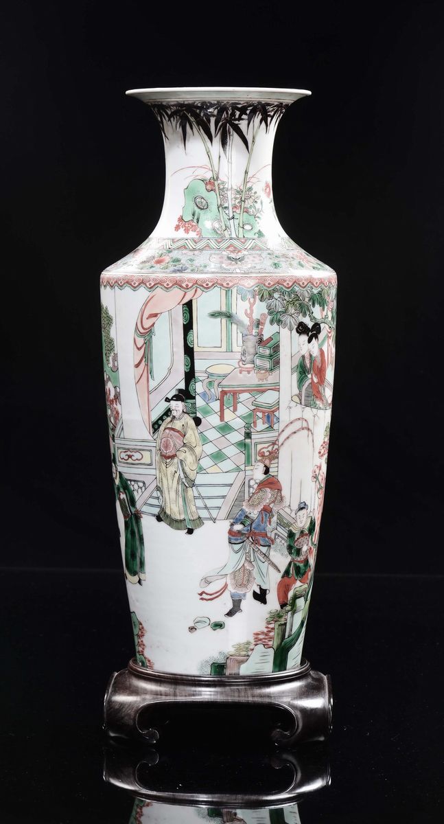 Vaso in Porcellana Policroma con Scene di Vita di Corte, Cina, Dinastia Qing, XIX Secolo
