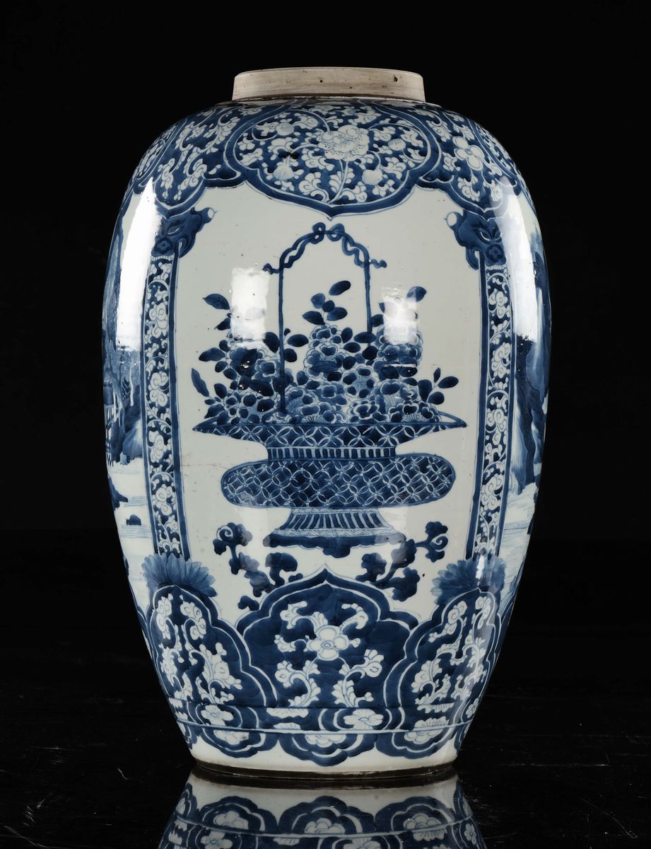 Cina, Potiche con coperchio in porcellana bianca e blu, Dinastia Qing, epoca Kangxi (1662-1722)
