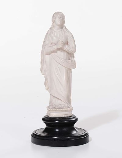 Madonna in Avorio Scolpito