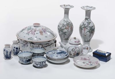 Insieme di Ceramiche e Porcellane Orientali