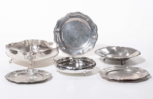 Lotto di piatti e vassoietti in argento