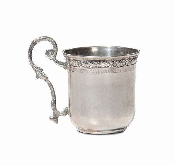 Piccolo bicchiere monoansato in argento, senza punzoni, Turchia fine XIX secolo