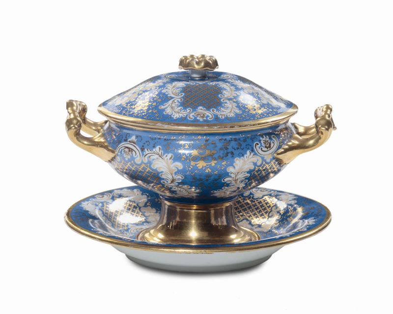 Zuppierina da puerpera in porcellana con piatto e coperchio, Russia prima metà XIX secolo  - Asta Antiquariato, Affidamenti da raffinate dimore private - Cambi Casa d'Aste