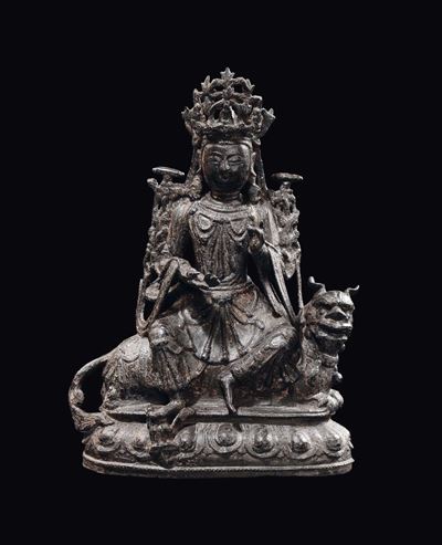 Figura in Bronzo Raffigurante Guanyin con Leone Assiso, Cina Dinastia Ming, Fine XVI Inizi XVII S...