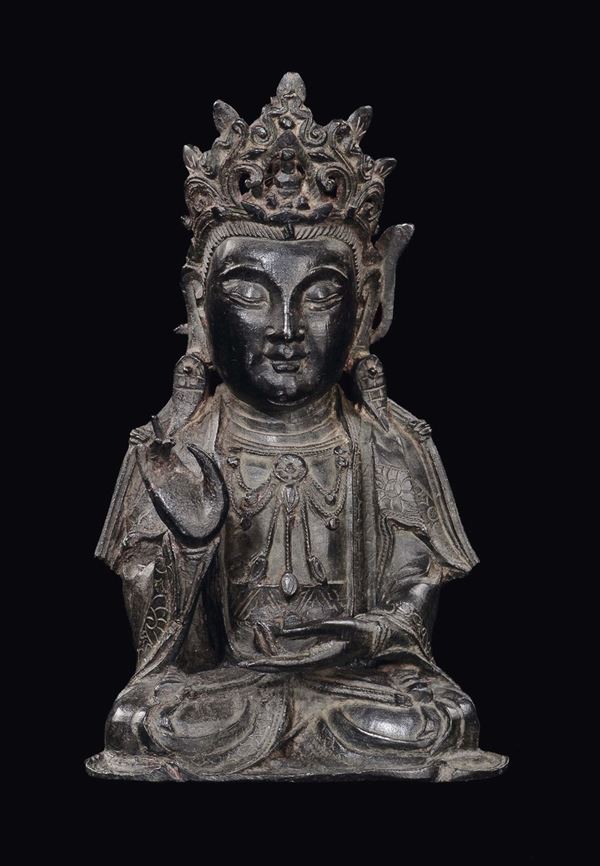 Figura in bronzo raffigurante guanyin assisa, Cina dinastia Ming, fine XVI inizi XVII secolo