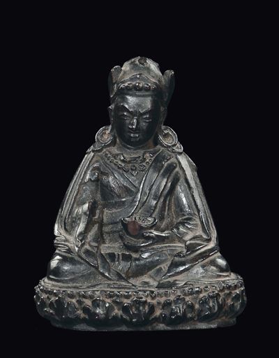 Figura di Padmasambahava in Legno Scolpito, Tibet Fine XVIII Inizi XIX Secolo