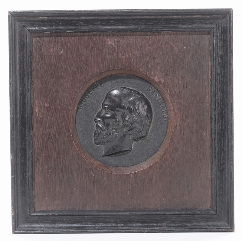 Rilievo in bois durci raffigurante Giuseppe Garibaldi, XIX secolo  - Asta Antiquariato, Affidamenti da raffinate dimore private - Cambi Casa d'Aste