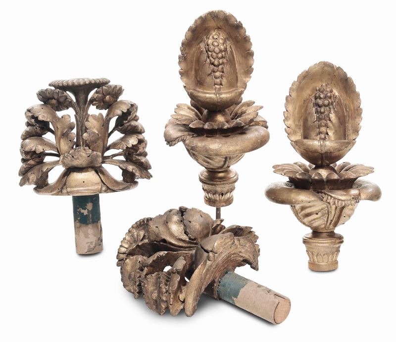 Quattro fregi in legno intagliato e dorato (forse finali di baldacchino), Toscana prima metà del XIX secolo  - Asta Antiquariato, Affidamenti da raffinate dimore private - Cambi Casa d'Aste