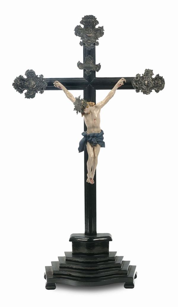 Crocifisso da tavolo in legno intagliato su croce ebanizzata, Genova XIX secolo