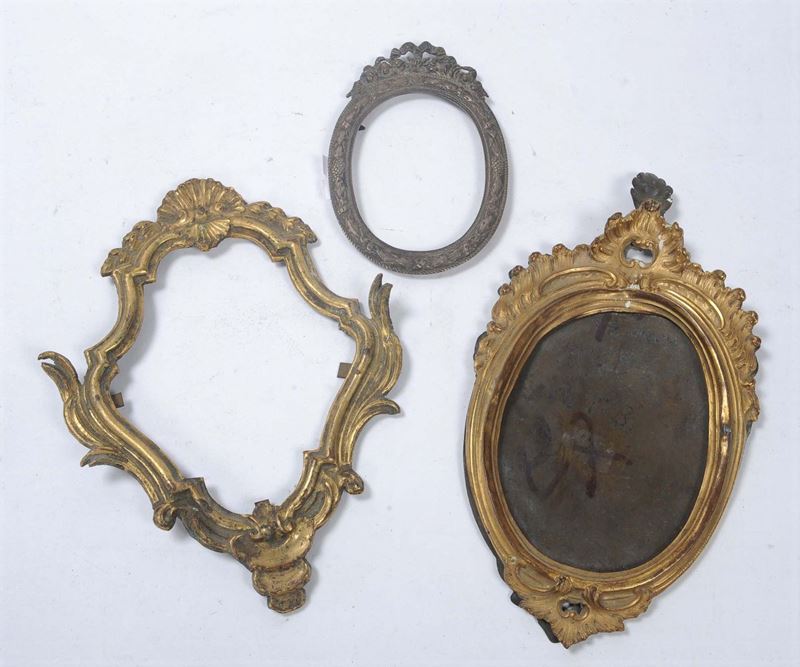 Lotto di cornicette in bronzo dorato e metallo argentato  - Asta Antiquariato, Affidamenti da raffinate dimore private - Cambi Casa d'Aste
