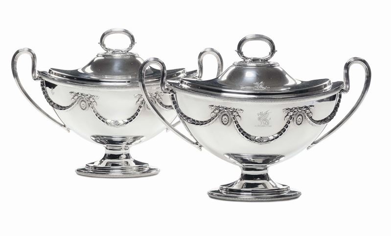 Coppia di zuppiere biansate in metallo argentato  - Asta Antiquariato, Affidamenti da raffinate dimore private - Cambi Casa d'Aste