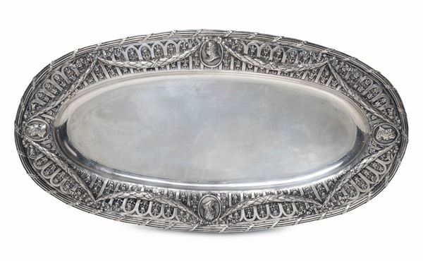 Vassoio ovale in argento in stile Luigi XVI, punzoni di fantasia per Parigi XIX-XX secolo