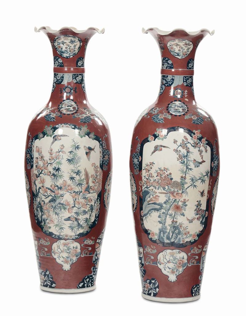 Coppia di grandi vasi in porcellana, Cina XX secolo  - Asta Antiquariato, Affidamenti da raffinate dimore private - Cambi Casa d'Aste