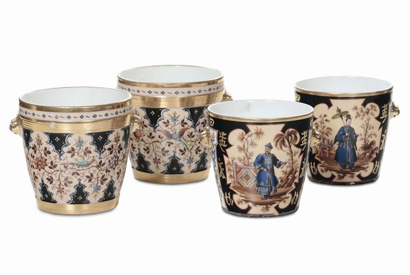 Lotto di 4 portavasi diversi in porcellana policroma, Cina XX secolo  - Auction Fine Arts from refined private house - Cambi Casa d'Aste