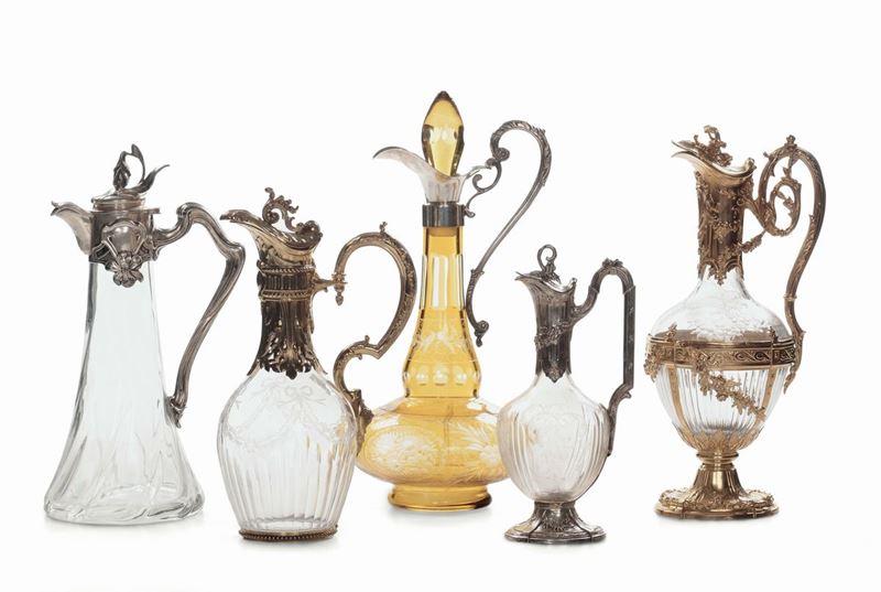 Cinque caraffe in vetro e cristallo di gusto liberty  - Asta Antiquariato, Affidamenti da raffinate dimore private - Cambi Casa d'Aste