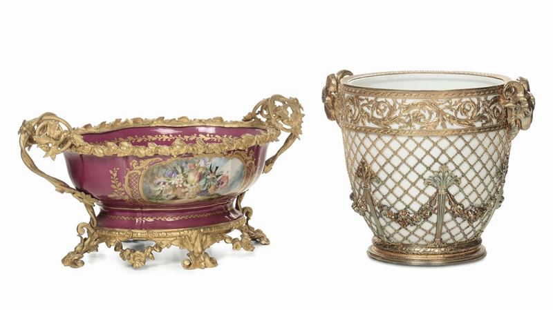 Due centrotavola diversi in porcellana con montatura in bronzo dorato  - Auction Fine Arts from refined private house - Cambi Casa d'Aste