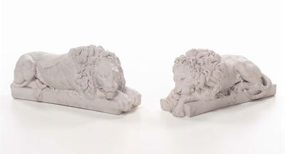 Due Leoni Fermaporta in Marmo Bianco Scolpito, XX Secolo