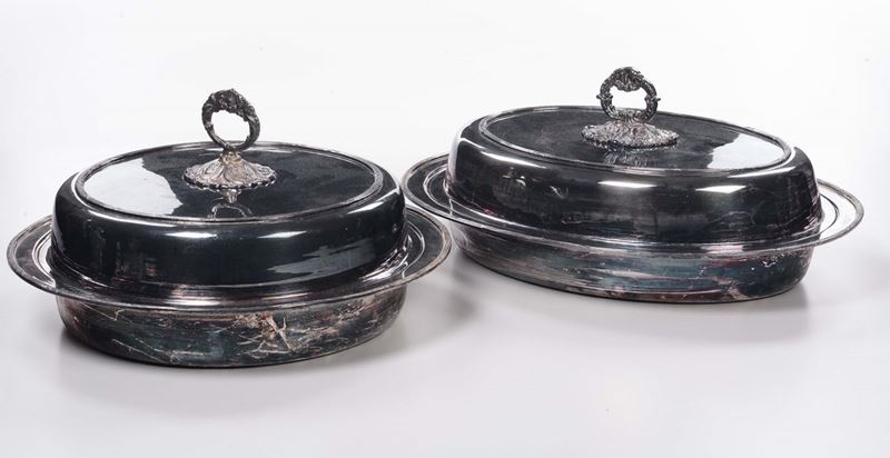 Coppia di grandi legumiere in metallo argentato  - Asta Antiquariato, Affidamenti da raffinate dimore private - Cambi Casa d'Aste
