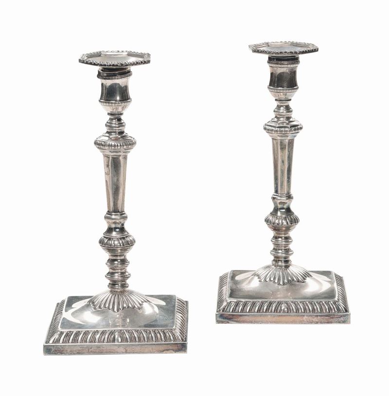 Coppia di piccoli candelieri in argento, Italia XX secolo  - Auction Fine Arts from refined private house - Cambi Casa d'Aste