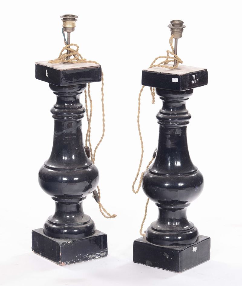 Coppia di elementi da balaustra smaltati, Toscana XVIII-XIX secolo  - Asta Arredi dalle dimore degli eredi Ercole Marelli e altre provenienze - Cambi Casa d'Aste