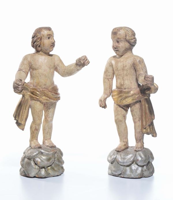 Due putti reggicero in legno laccato e dorato, Italia Centrale XVIII secolo