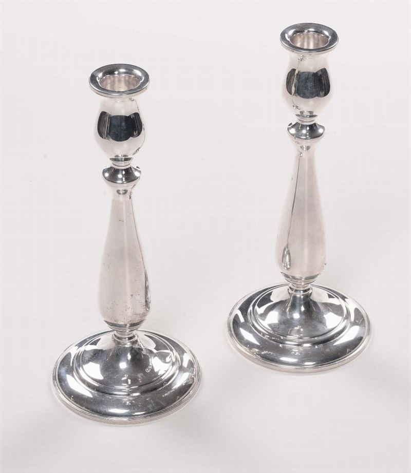Coppia di candelieri in metallo argentato, Cartier  - Auction Antique Online Auction - Cambi Casa d'Aste