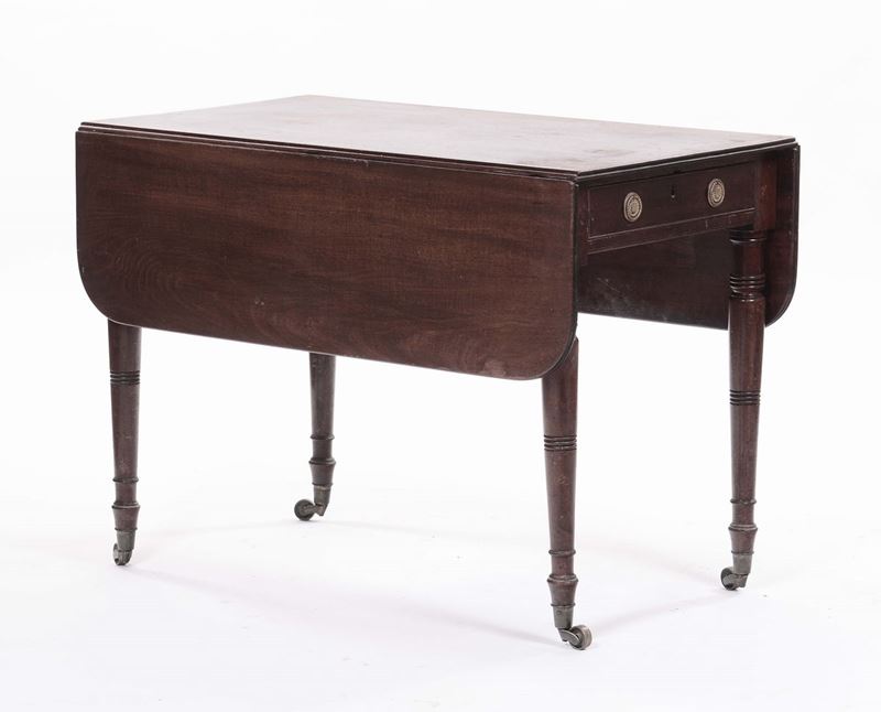 Tavolo a bandelle in mogano, Inghilterra XX secolo  - Asta Antiquariato, Affidamenti da raffinate dimore private - Cambi Casa d'Aste