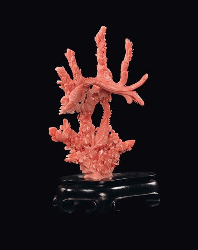 Scultura in Corallo Raffigurante Uccelli del Paradiso e Fiori, Cina, Dinastia Qing, Fine XIX Seco...