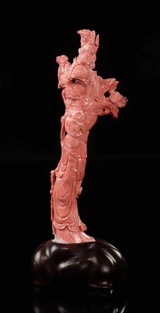 Figura di Saggio in Corallo con in Mano Frutto e Bastone su Cui Sono Posati Uccelli, Cina, Dinast...