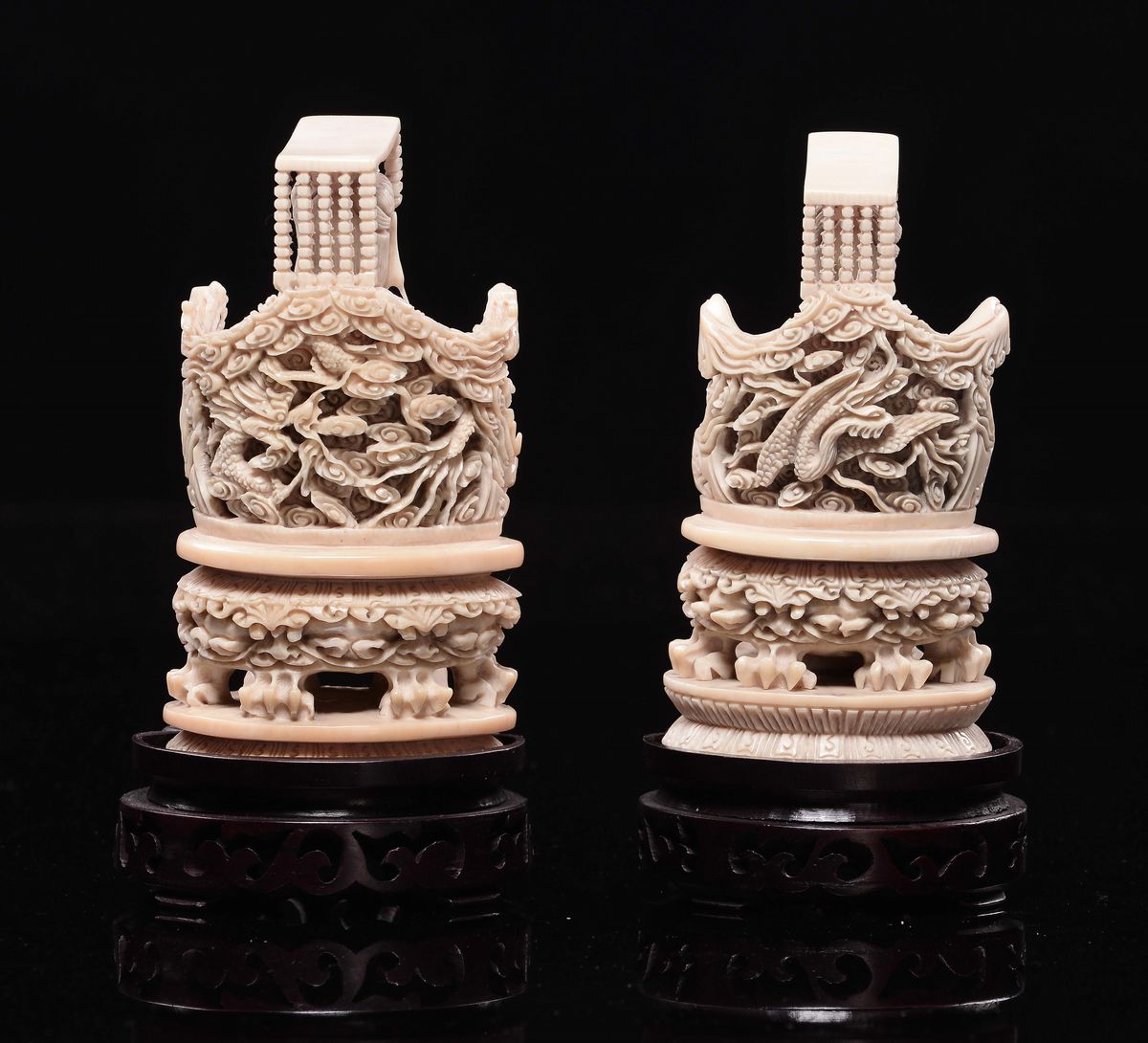 Coppia di Personaggi in Avorio, Guanyin e Dignitario in Trono, Cina, Dinastia Qing, Fine XIX Seco...