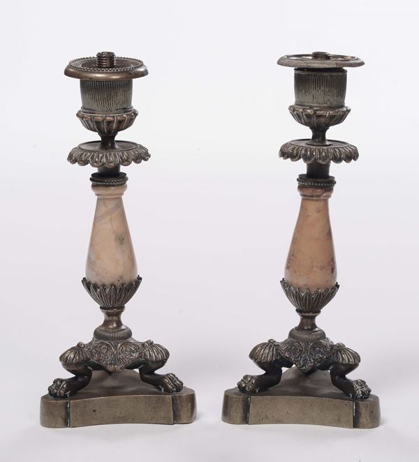 Coppia di candelieri in bronzo e marmo