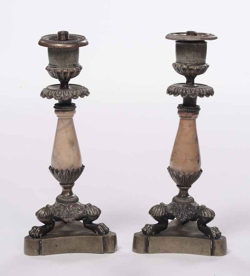Coppia di candelieri in bronzo e marmo  - Auction Fine Arts from refined private house - Cambi Casa d'Aste