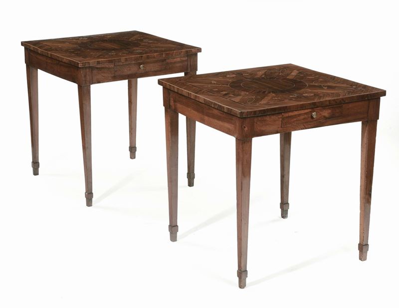 Coppia di tavolini interamente lastronati ed intarsiati, XVIII secolo  - Auction Fine Arts from refined private house - Cambi Casa d'Aste