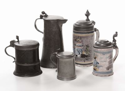 Cinque Tankard in Peltro e Ceramica
