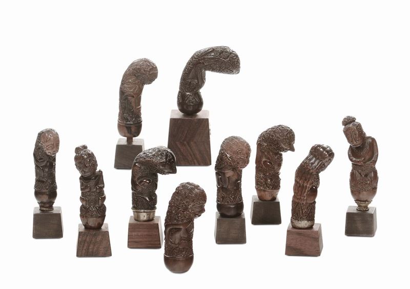Collezione di dieci manici in legno intagliato  - Asta Antiquariato, Affidamenti da raffinate dimore private - Cambi Casa d'Aste