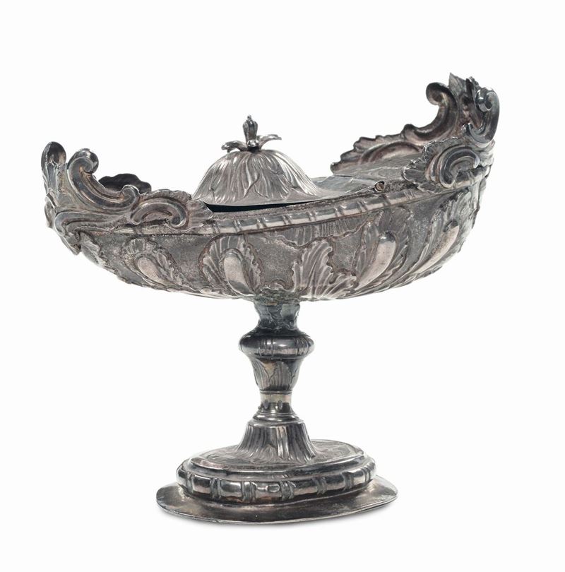 Navicella in argento sbalzato, bolli della Torretta, Genova XVIII secolo  - Asta Argenti da Collezione Italiani ed Europei - II - Cambi Casa d'Aste