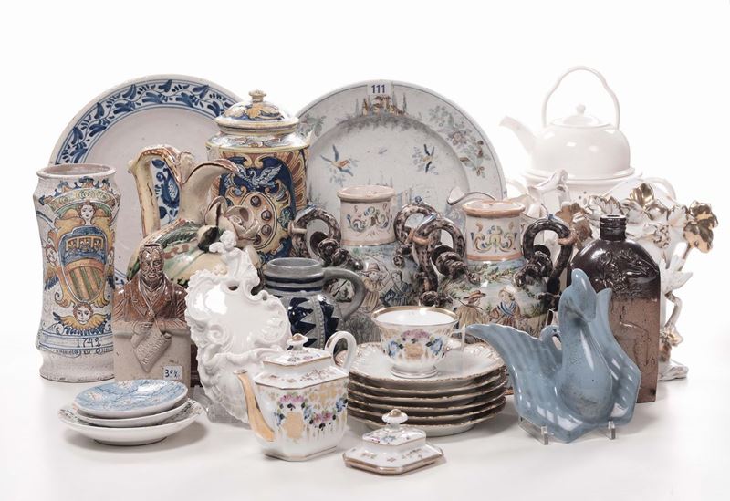 Lotto di ceramiche in stile  - Asta Antiquariato, Affidamenti da raffinate dimore private - Cambi Casa d'Aste