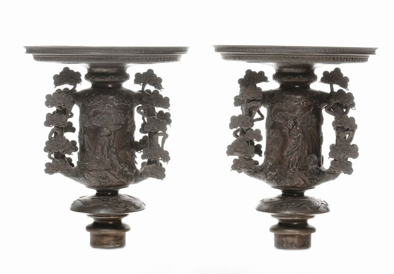 Coppia di alzate in bronzo, Giappone XX secolo  - Auction Fine Arts from refined private house - Cambi Casa d'Aste